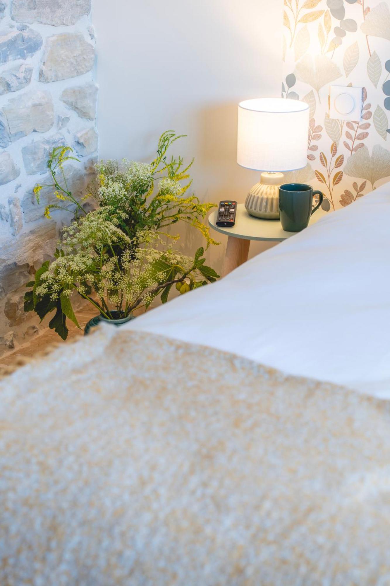 Hotel Les Terres Aoyama Saint Julien Les Rosiers Zewnętrze zdjęcie