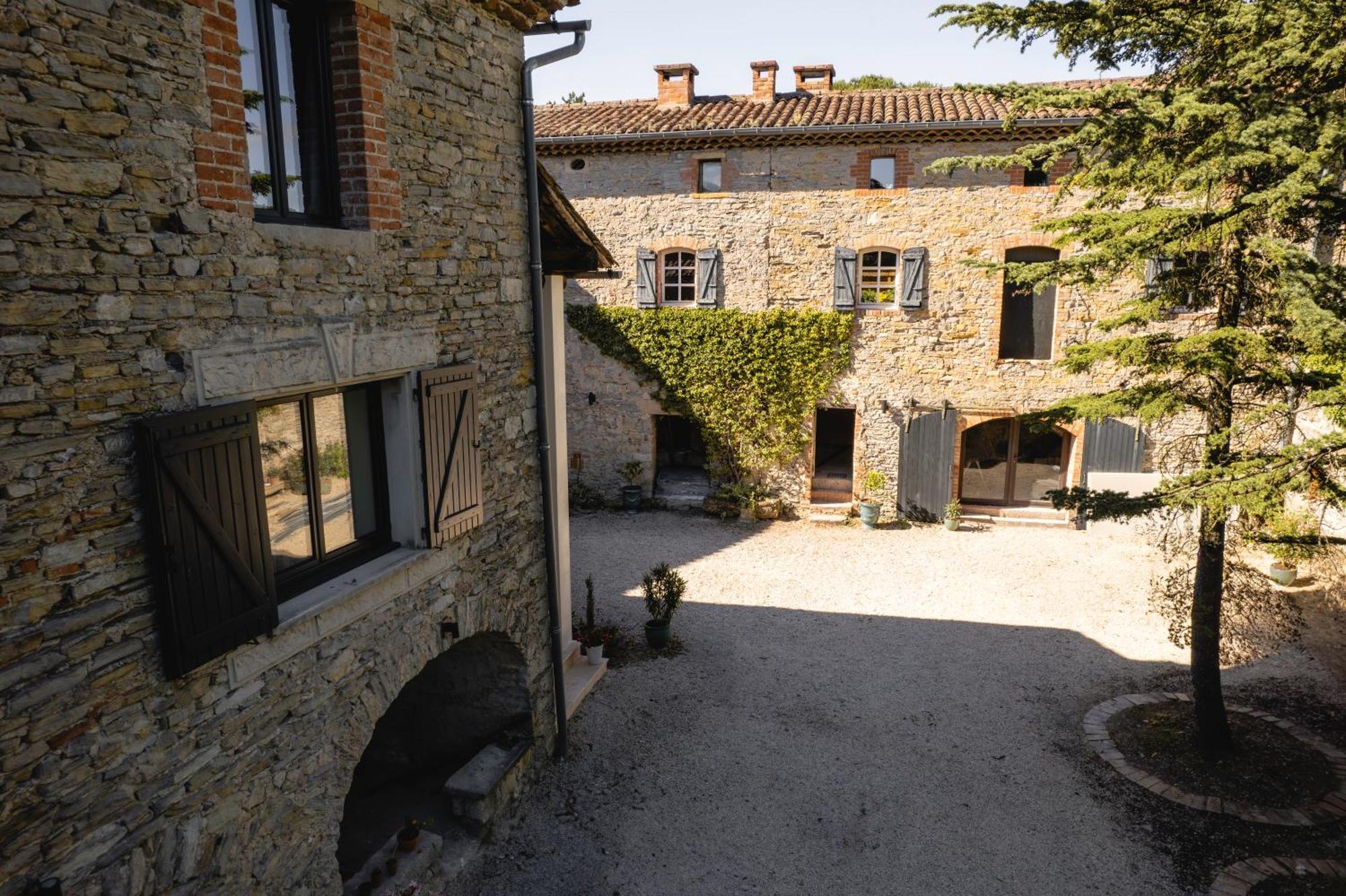 Hotel Les Terres Aoyama Saint Julien Les Rosiers Zewnętrze zdjęcie