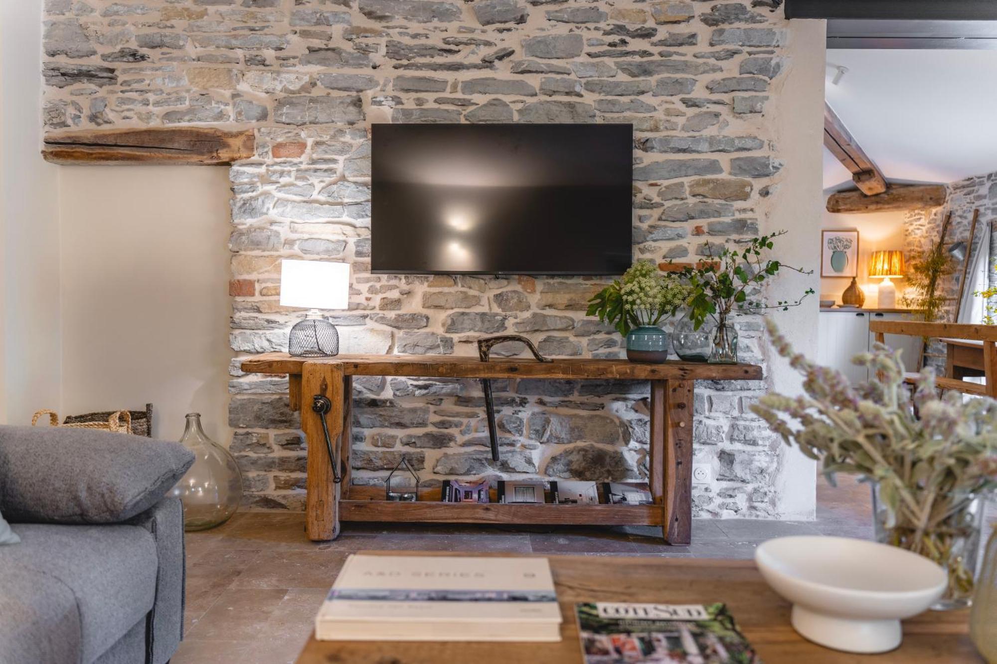 Hotel Les Terres Aoyama Saint Julien Les Rosiers Zewnętrze zdjęcie