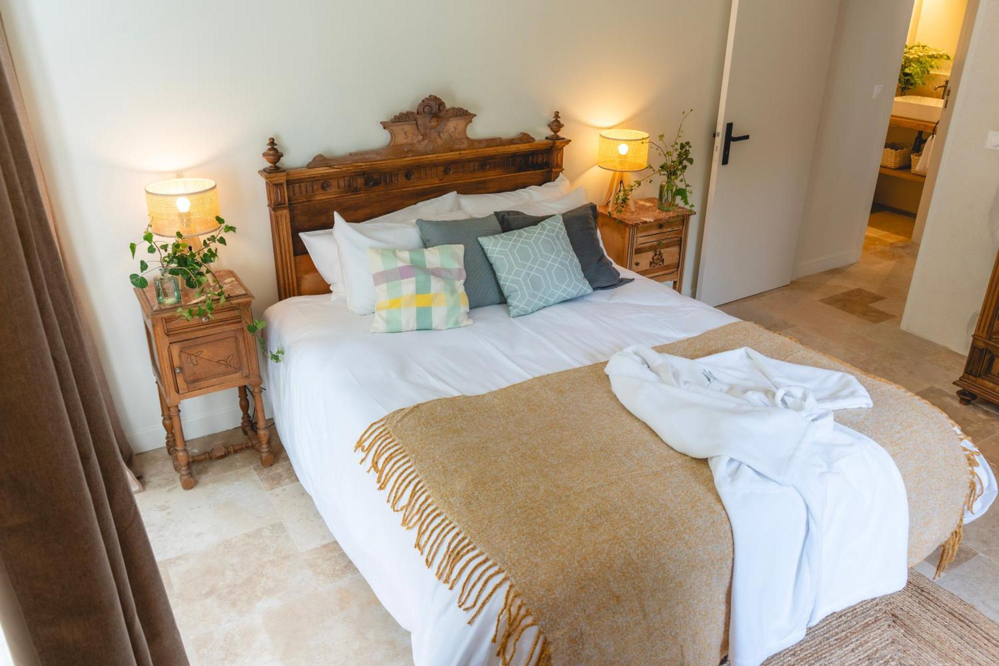 Hotel Les Terres Aoyama Saint Julien Les Rosiers Zewnętrze zdjęcie
