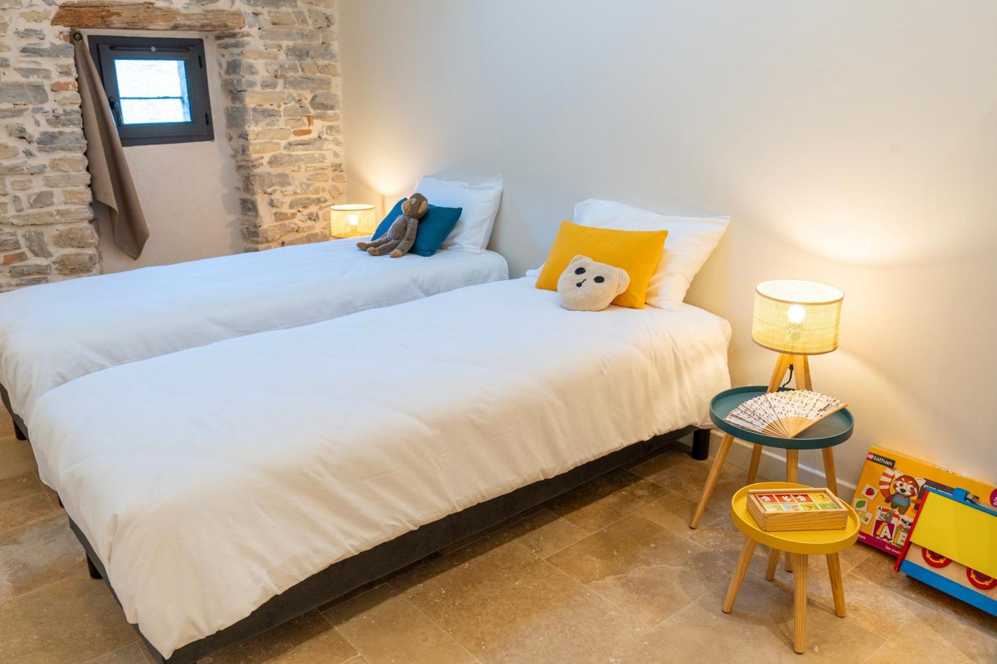 Hotel Les Terres Aoyama Saint Julien Les Rosiers Zewnętrze zdjęcie