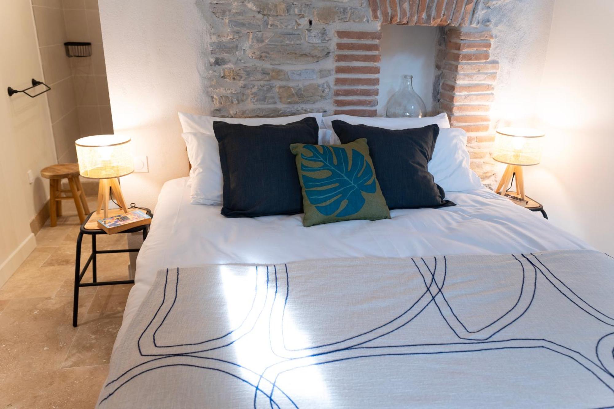 Hotel Les Terres Aoyama Saint Julien Les Rosiers Zewnętrze zdjęcie