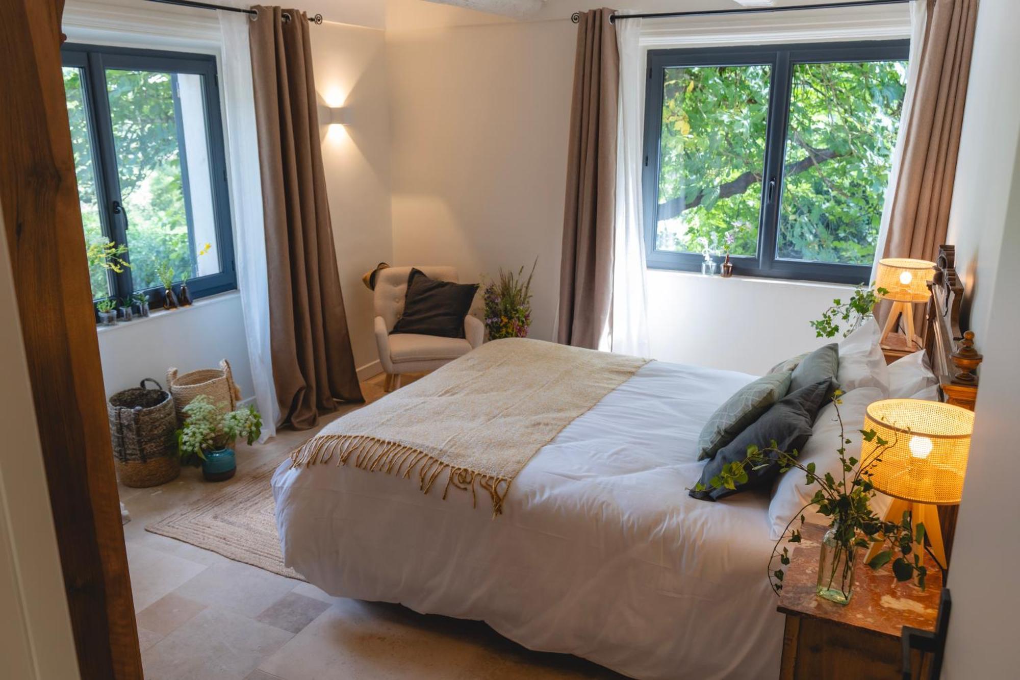 Hotel Les Terres Aoyama Saint Julien Les Rosiers Zewnętrze zdjęcie