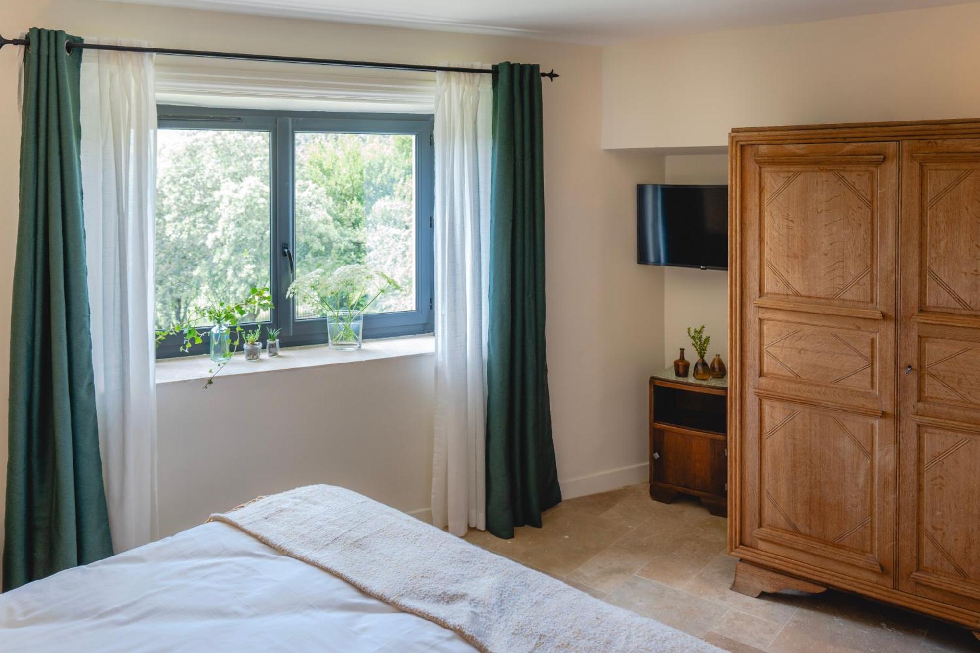 Hotel Les Terres Aoyama Saint Julien Les Rosiers Zewnętrze zdjęcie