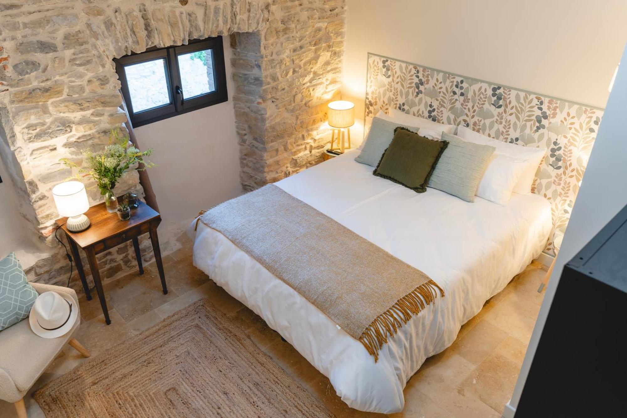 Hotel Les Terres Aoyama Saint Julien Les Rosiers Zewnętrze zdjęcie