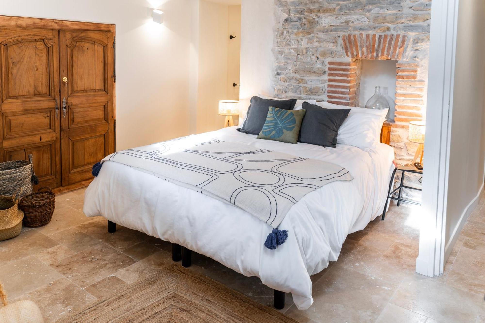 Hotel Les Terres Aoyama Saint Julien Les Rosiers Zewnętrze zdjęcie
