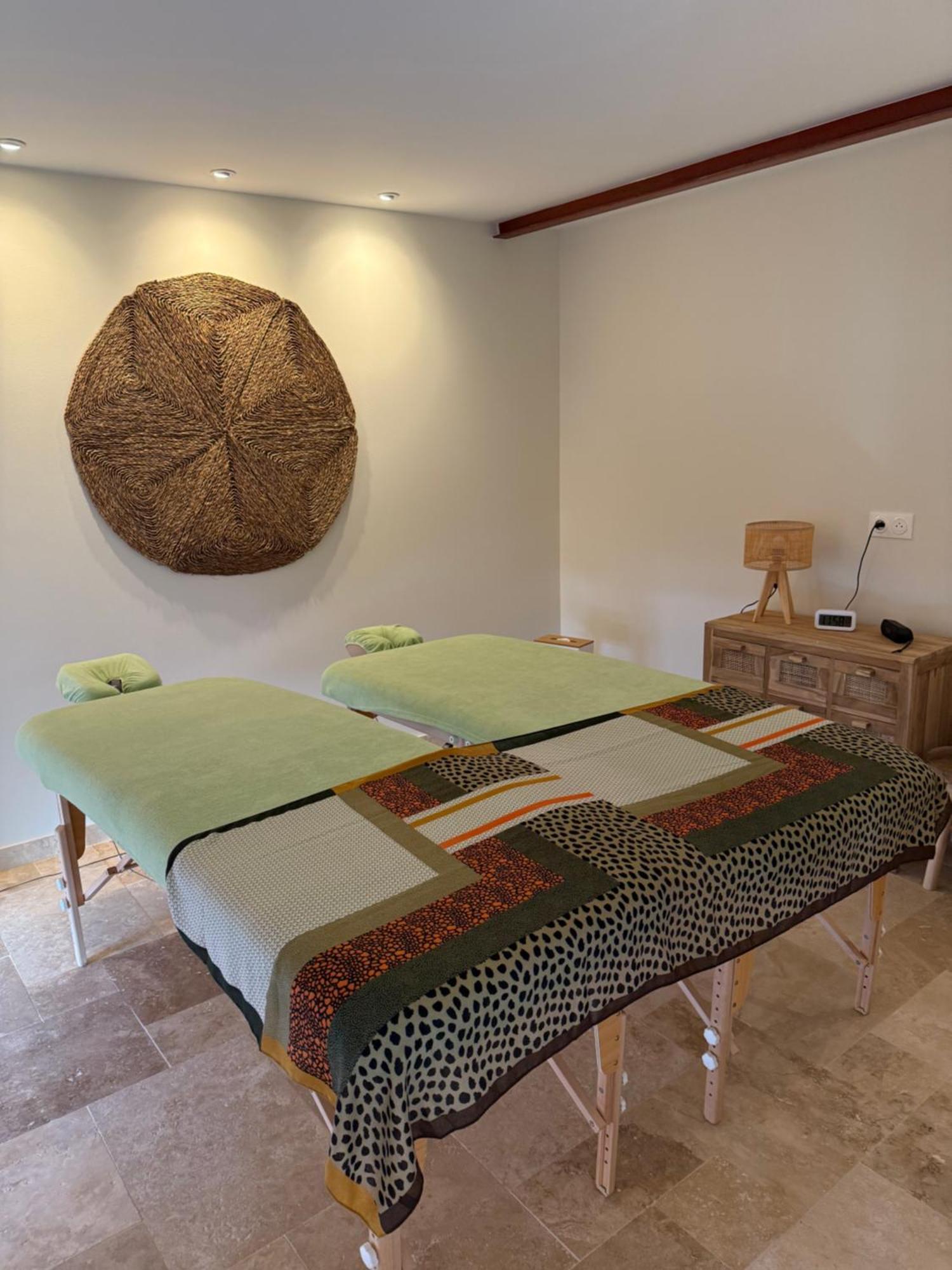 Hotel Les Terres Aoyama Saint Julien Les Rosiers Zewnętrze zdjęcie